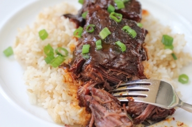 Slow-Cooker-Spicy-Asian-Beef-Short-Ribs