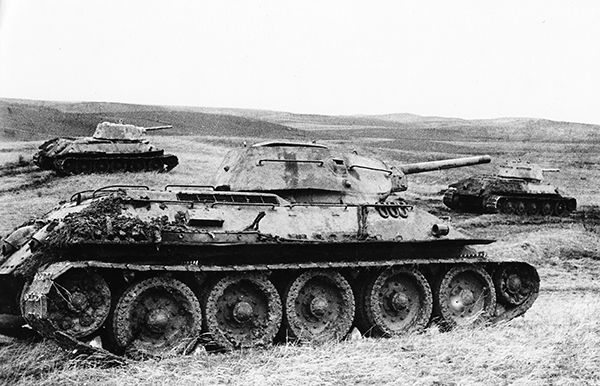 War Thunder - The T-34E was an up-armored T-34 produced in 1942, with its  frontal hull and turret armor increased by 60 mm and 75 mm respectively.  This shielded T-34 would see
