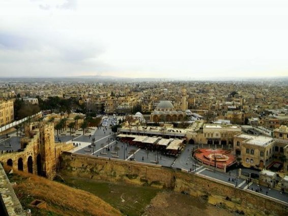 https://upload.wikimedia.org/wikipedia/commons/thumb/d/db/Ancient_Aleppo_view.JPG/1024px-Ancient_Aleppo_view.JPG