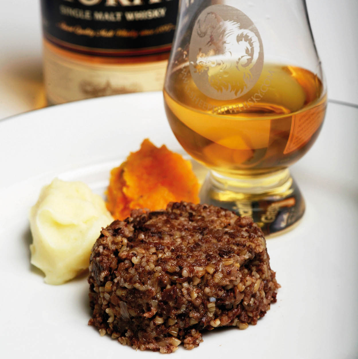 INSIGHT_GUIDES_HAGGIS_AND_WHISKY1_Scotland_EC